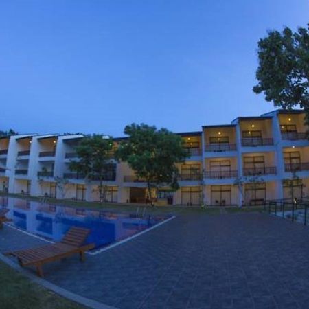 Grand Tamarind Lake กตรคาม ภายนอก รูปภาพ